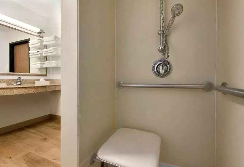 호텔 Summit Suites