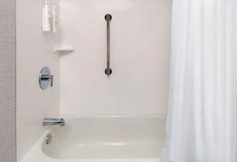 בית מלון כפרי Hampton Inn Hartford/airport