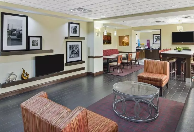 호텔 Hampton Inn Hinesville