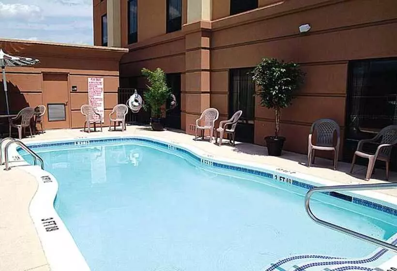 호텔 Hampton Inn Hinesville