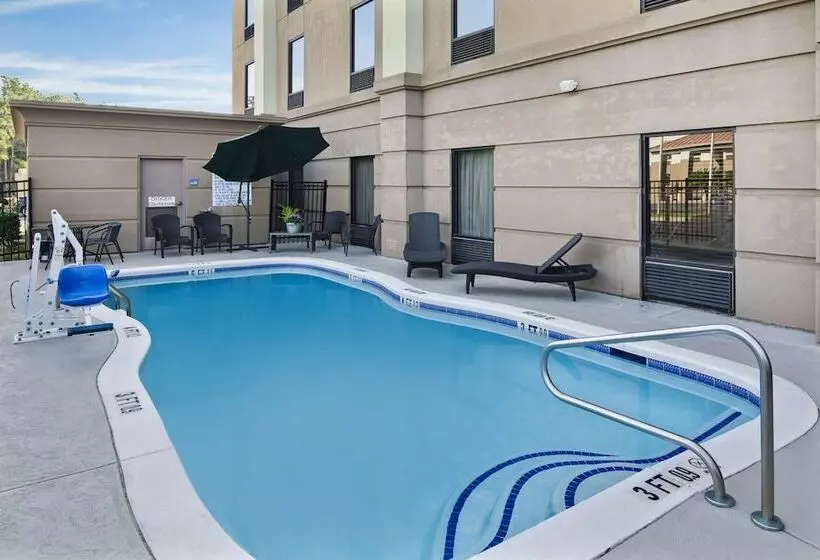 Отель Hampton Inn Hinesville
