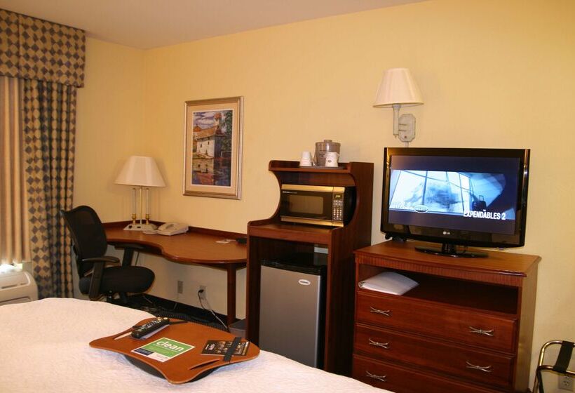 בית מלון כפרי Hampton Inn Lebanon