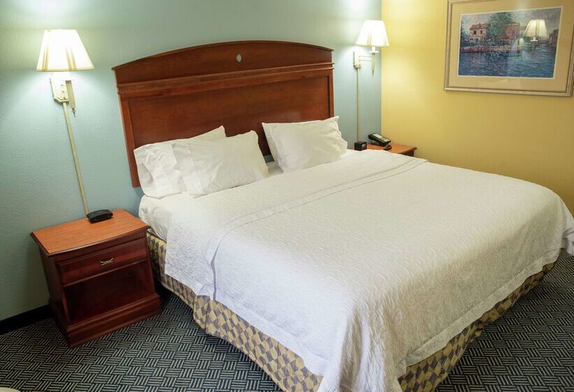 בית מלון כפרי Hampton Inn Lebanon