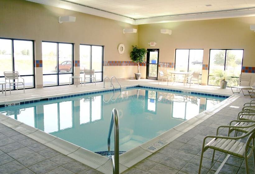 בית מלון כפרי Hampton Inn Lebanon