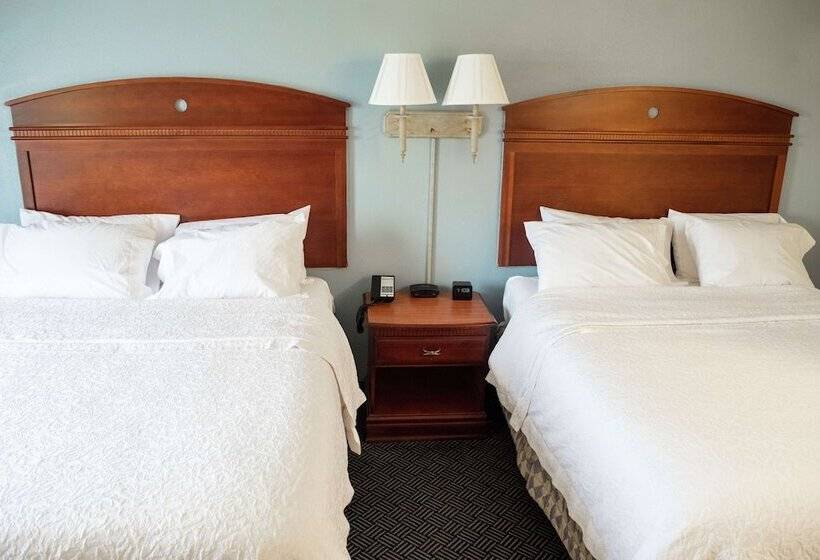 בית מלון כפרי Hampton Inn Lebanon