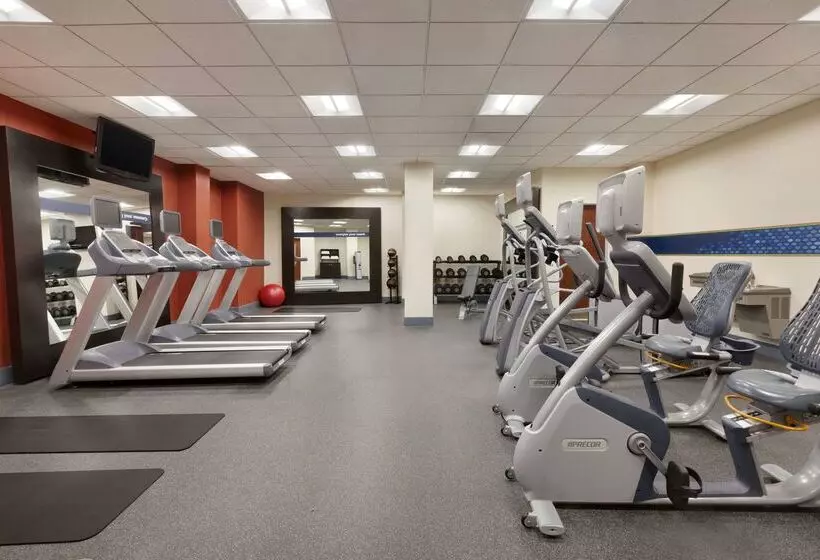 فندق Hampton Inn Long Island  Brookhaven