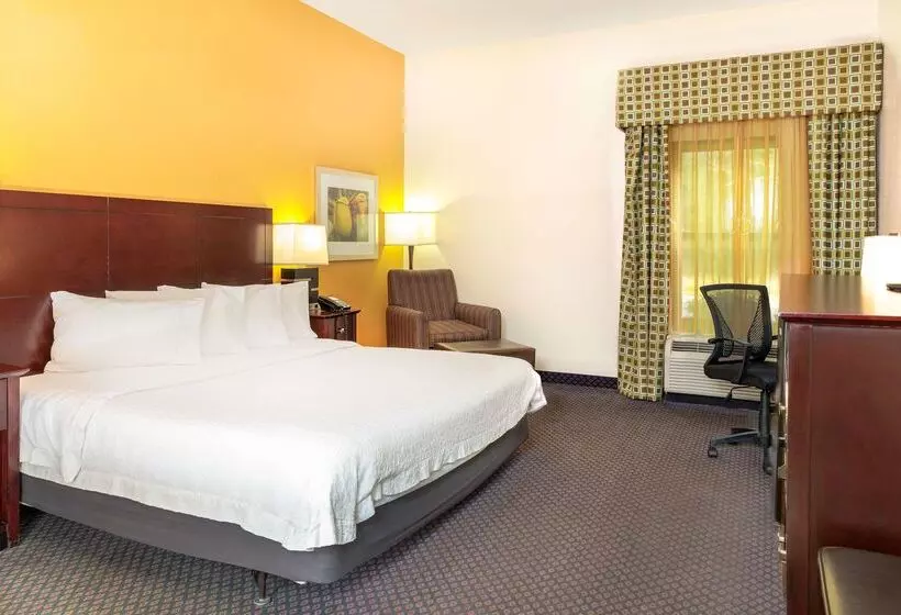 هتل Hampton Inn By Hilton Petersburg Ft. Gregg Adams