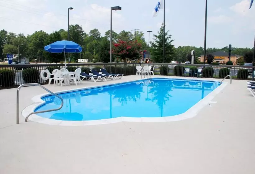 هتل Hampton Inn By Hilton Petersburg Ft. Gregg Adams