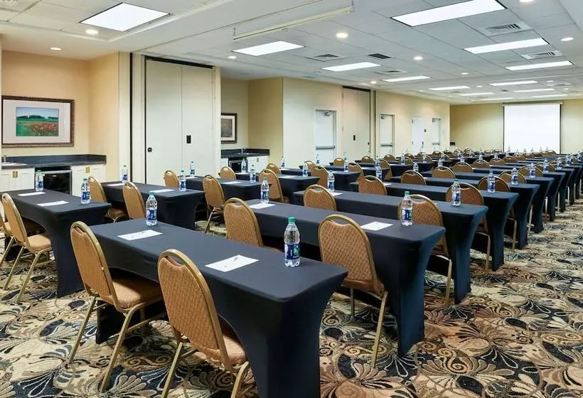 هتل Hampton Inn & Suites Concord/charlotte