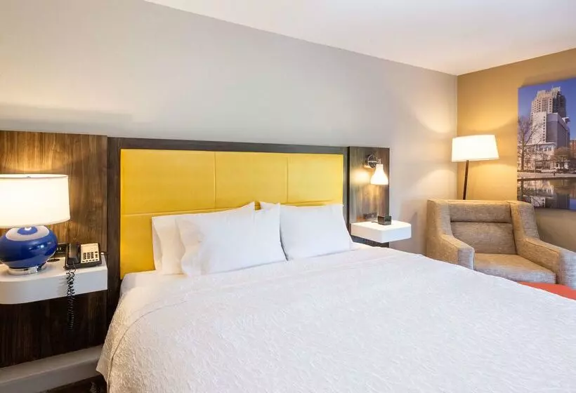 호텔 Hampton Inn & Suites Raleigh Cary Lenovo Center