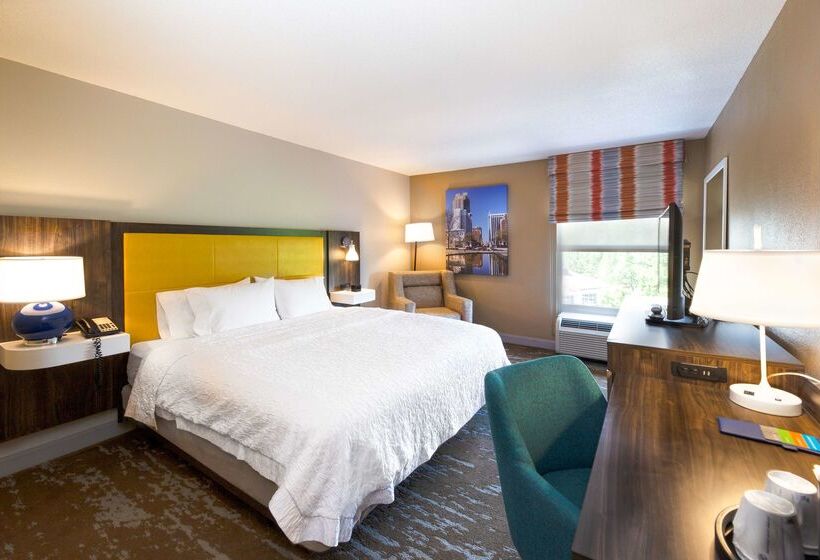 בית מלון כפרי Hampton Inn & Suites Raleigh Cary Lenovo Center