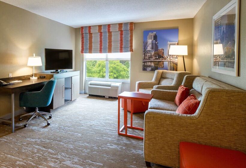 בית מלון כפרי Hampton Inn & Suites Raleigh Cary Lenovo Center