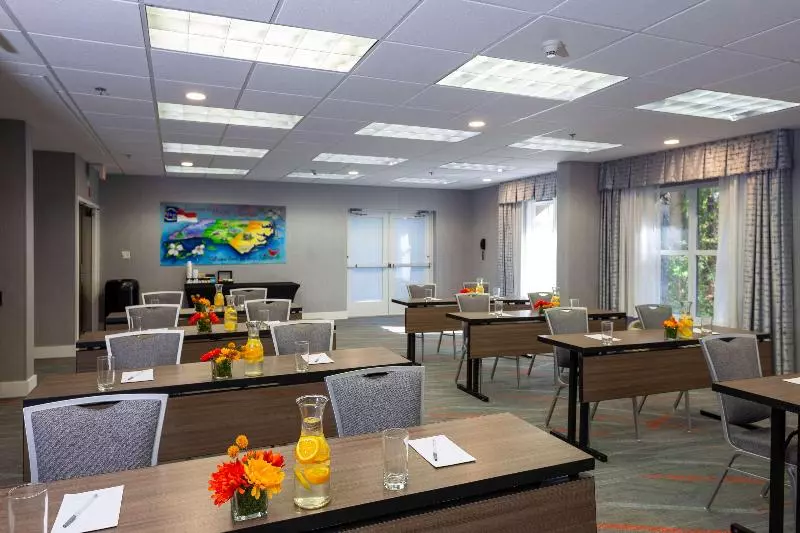 호텔 Hampton Inn & Suites Raleigh Cary Lenovo Center