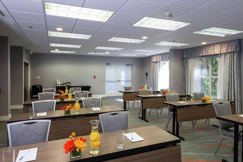 호텔 Hampton Inn & Suites Raleigh Cary Lenovo Center