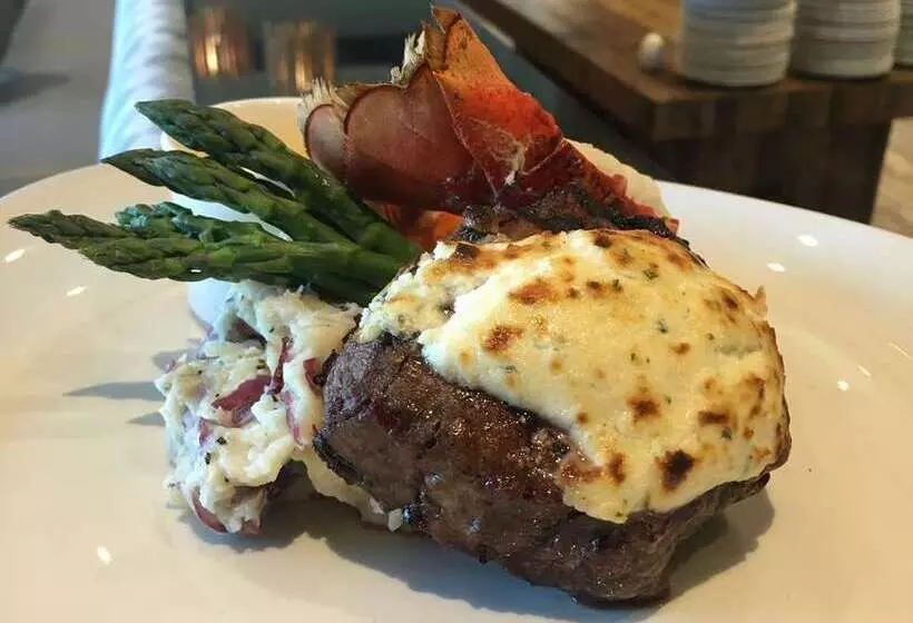 هتل Hilton Philadelphia At Penns Landing