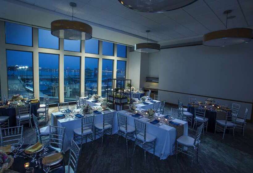 فندق Hilton Philadelphia At Penns Landing