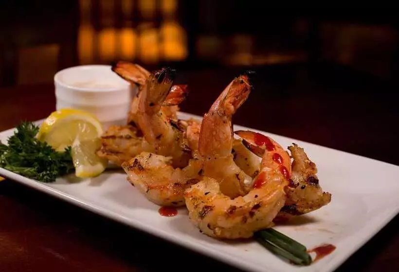 هتل Hilton Philadelphia At Penns Landing