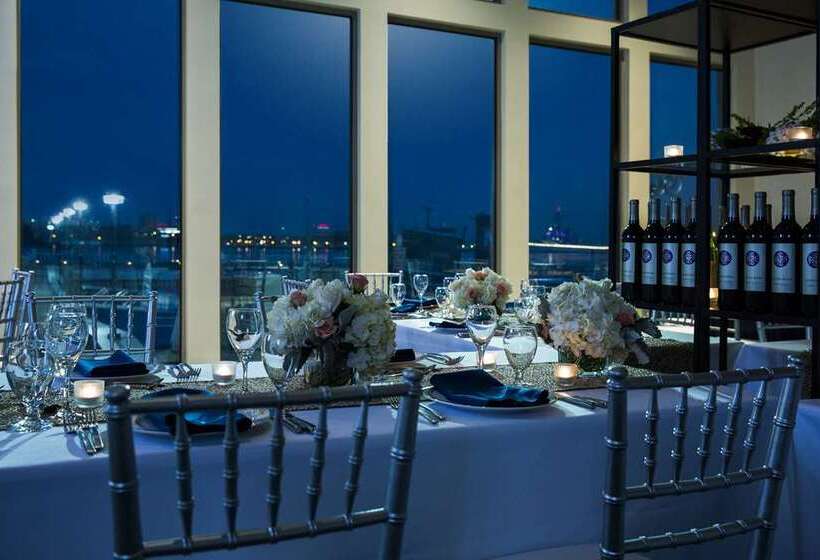 فندق Hilton Philadelphia At Penns Landing