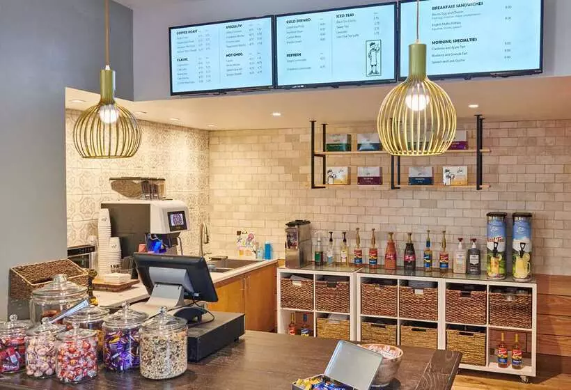 هتل Hilton Philadelphia At Penns Landing