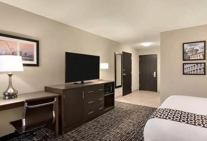 هتل La Quinta Inn & Suites By Wyndham St Louis Route 66