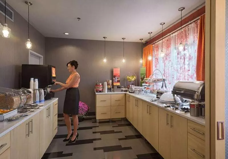 هتل La Quinta Inn & Suites By Wyndham St Louis Route 66