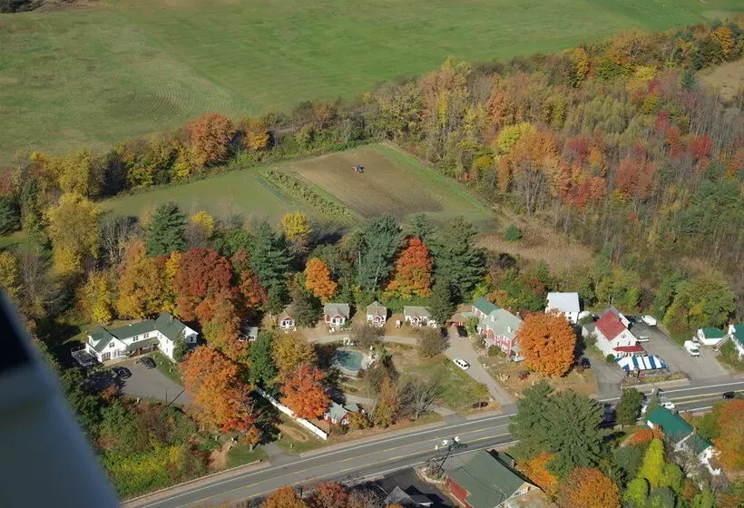 هتل Old Red Inn & Cottages