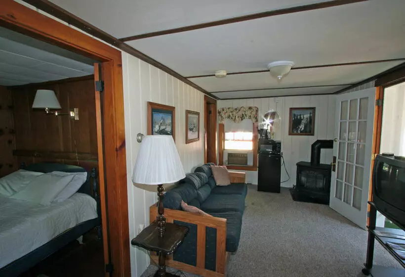 هتل Old Red Inn & Cottages