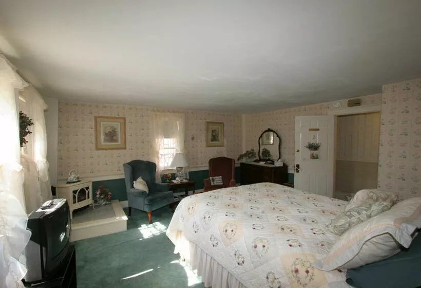 هتل Old Red Inn & Cottages