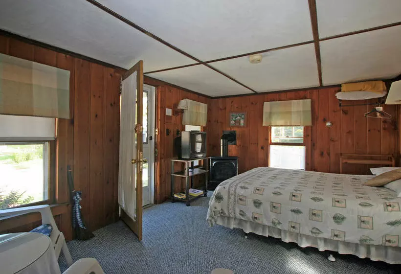 هتل Old Red Inn & Cottages