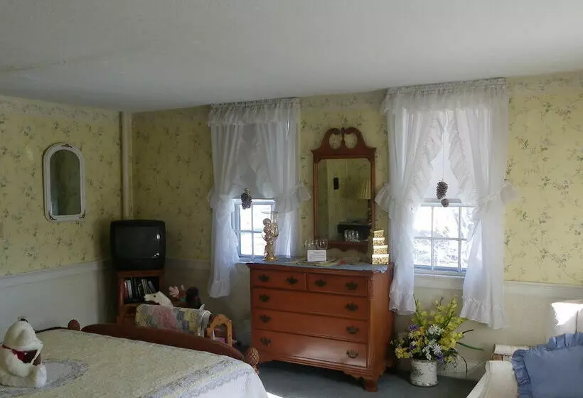 هتل Old Red Inn & Cottages