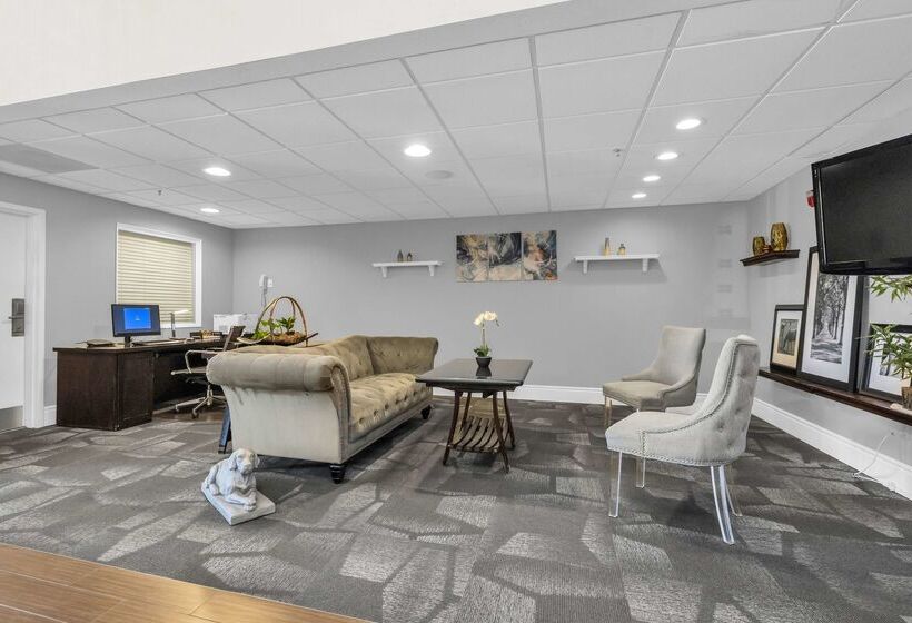 Отель Sonesta Essential Vacaville  Napa Valley