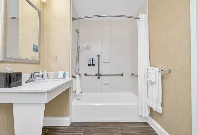 ホテル Sonesta Essential Vacaville  Napa Valley