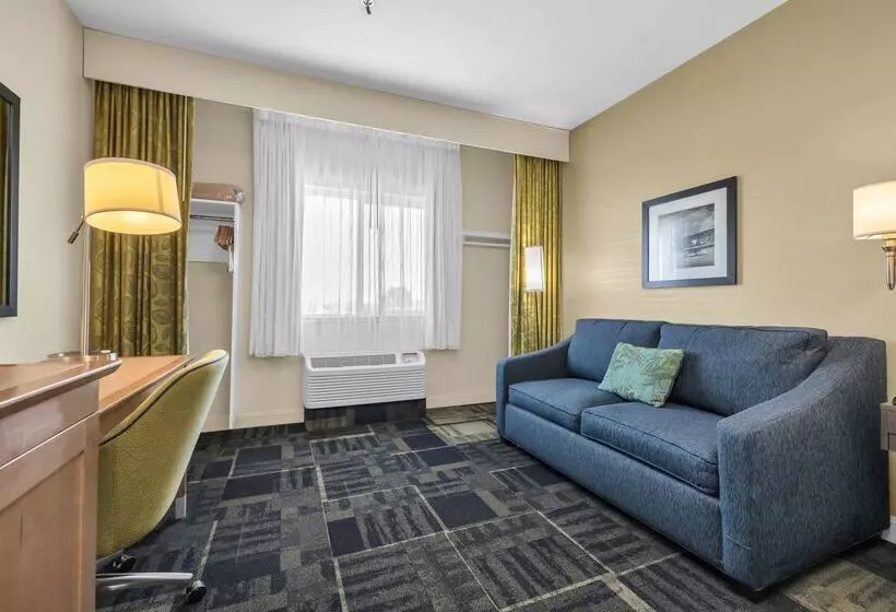 ホテル Sonesta Essential Vacaville  Napa Valley