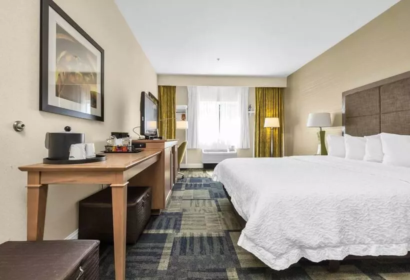 ホテル Sonesta Essential Vacaville  Napa Valley