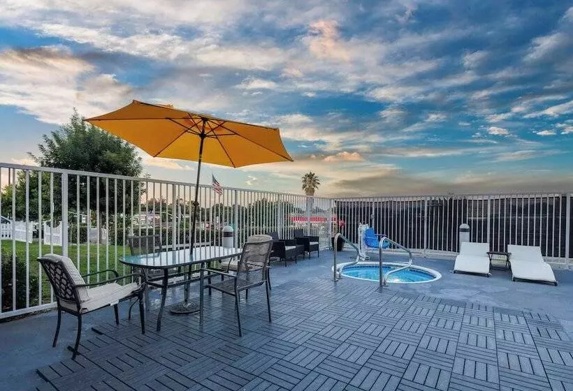 ホテル Sonesta Essential Vacaville  Napa Valley