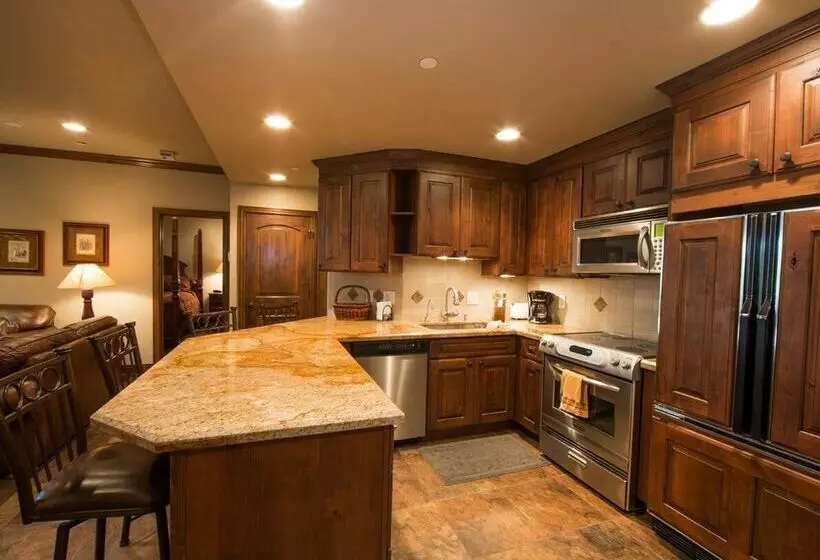 Отель Strawberry Park