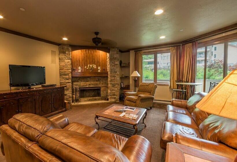 هتل Strawberry Park