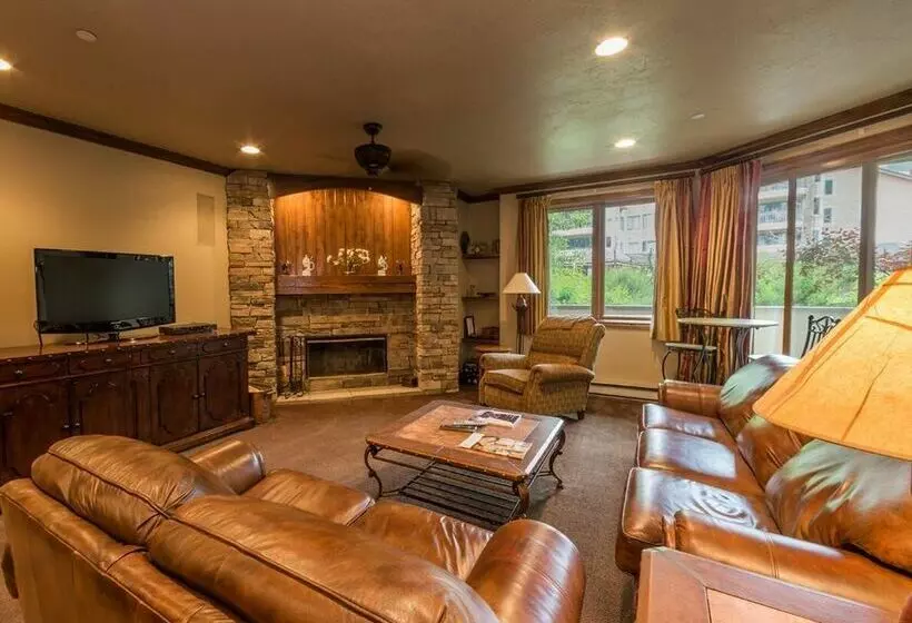 Отель Strawberry Park