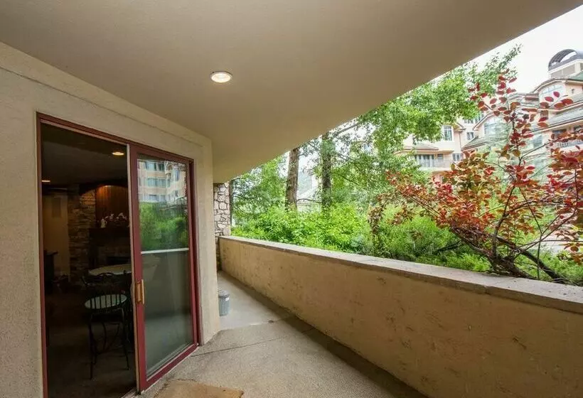 Отель Strawberry Park