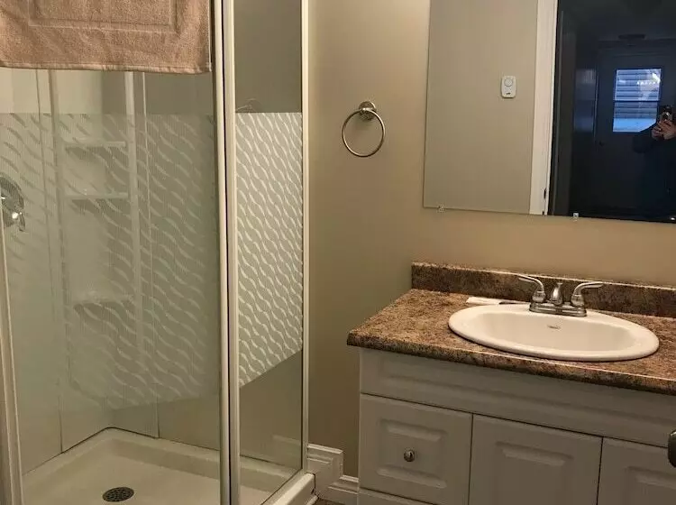 Motelli Riverview Suites