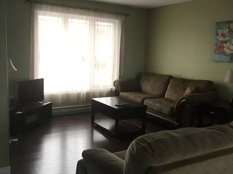 Motelli Riverview Suites