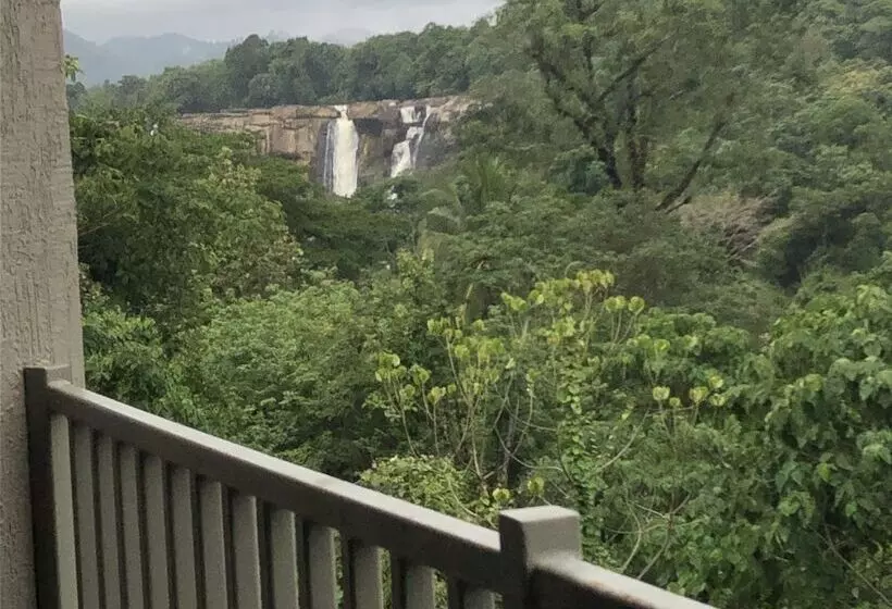 Lomakeskus Niraamaya Retreats Samroha Athirappilly