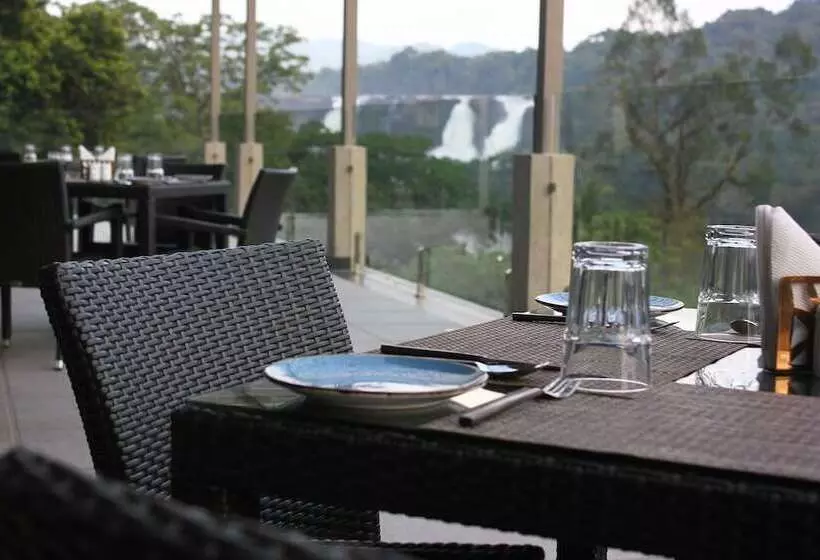 Lomakeskus Niraamaya Retreats Samroha Athirappilly