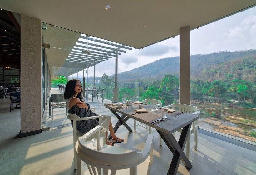 リゾートホテル Niraamaya Retreats Samroha Athirappilly