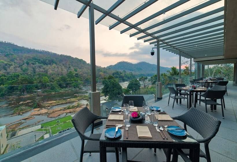 リゾートホテル Niraamaya Retreats Samroha Athirappilly