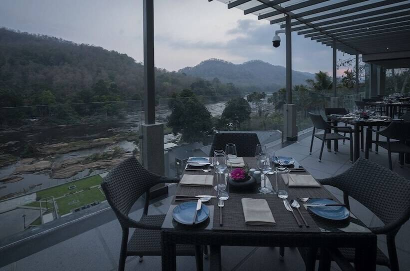 リゾートホテル Niraamaya Retreats Samroha Athirappilly