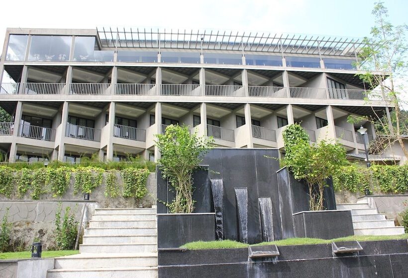 リゾートホテル Niraamaya Retreats Samroha Athirappilly