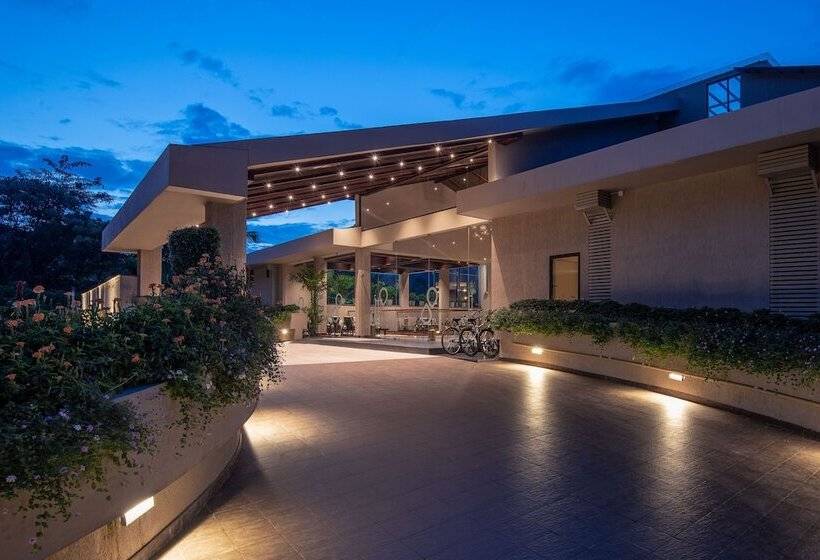 リゾートホテル Niraamaya Retreats Samroha Athirappilly