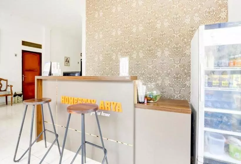 ホテル Oyo 3870 Homestay Arya