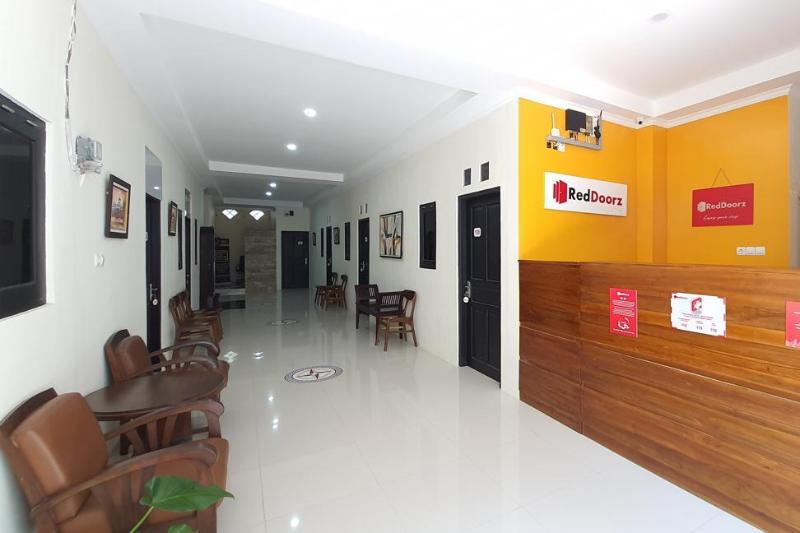 בית מלון כפרי Reddoorz Syariah Near Solo Square Mall
